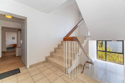Treppenhaus - 4 Zimmer Etagenwohnung zum Kaufen in München