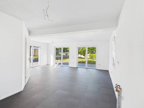 Wohnzimmer - Einfamilienhaus mit 120,00 m² in Niederstedem zum Kaufen