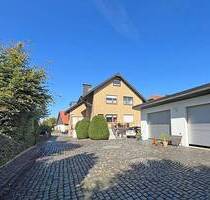 Charmantes 2 Familienhaus + Baugrundstück in 32130 Enger