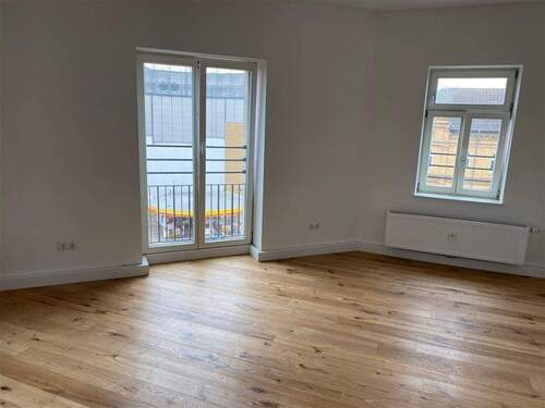 Wohnzimmer - 2 Zimmer Etagenwohnung zur Miete in Halle