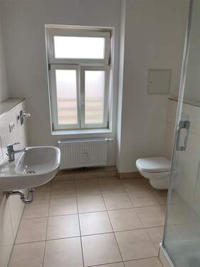 Tageslichtbad mikt Dusche - Etagenwohnung mit 46,50 m&sup2; in Halle zur Miete