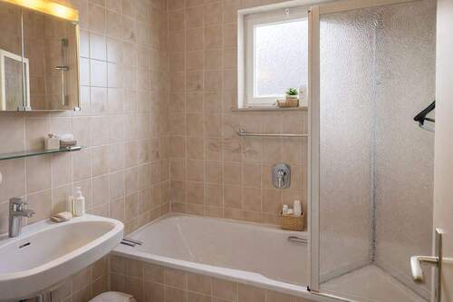 Bad_EG.jpg - Einfamilienhaus mit 213,00 m&sup2; in Albstadt zum Kaufen