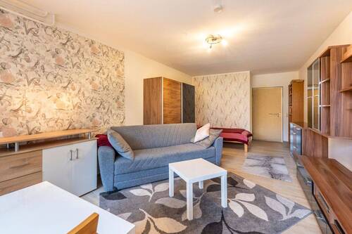 Wohnzimmer - 1 Zimmer Etagenwohnung zum Kaufen in Stuttgart