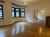 Wohnzimmer - Wannemacher Immobilien **** ( RESERVIERT )Schöne Wohnung in St.Ingbert mit super Lage mitten im Zentrum ****