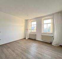 Großzügige Dachgeschossperle mit 3 Zimmern & Einbauküche! - Limbach-Oberfrohna Kändler