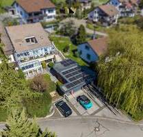 Wohnen mit Weitblick: Exklusives Mehrfamilienhaus mit 3 Einheiten, Wintergarten & Traumterrassen - Ebersbach an der Fils