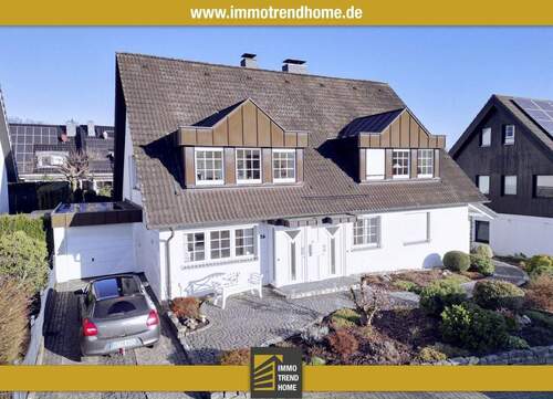 Titelbild - Stilvolles Zweifamilienhaus mit zwei Wohneinheiten in Holzhausen