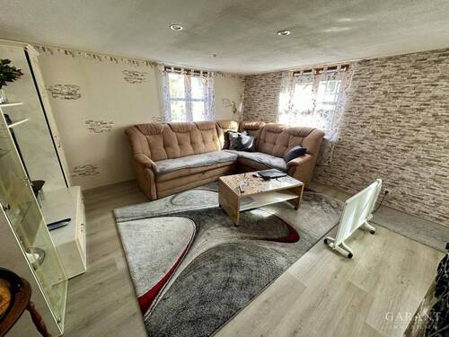 Wohnzimmer - **PLATZ FÜR ALLE** - 164.000,00 EUR Kaufpreis, ca.  190,00 m² Wohnfläche