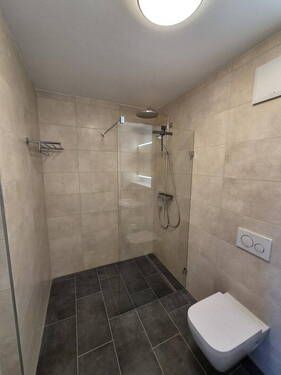 Bad mit Dusche - 
