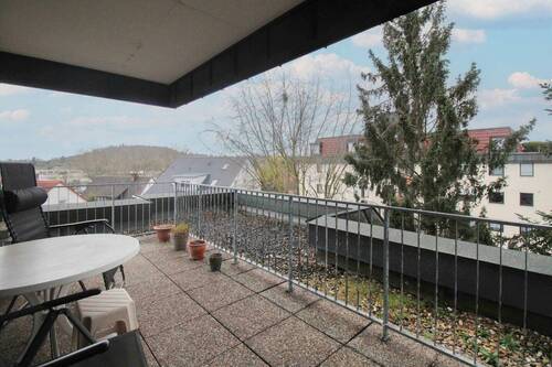 Balkon - Charmante 3-Zimmer-Etagenwohnung mit großzügigem Balkon und Carport in attraktiver Lage