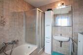Badezimmer - Etagenwohnung mit 69,60 m&sup2; in Tamm zum Kaufen