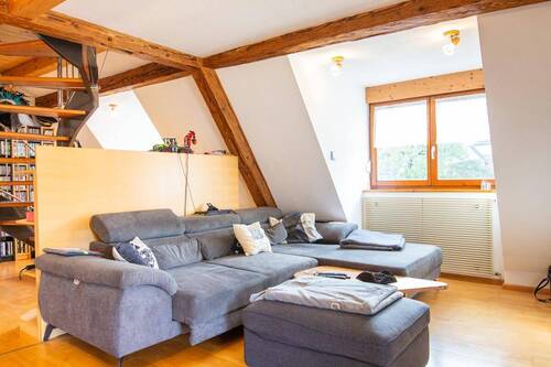 Das Wohnzimmer mit Balkon - 2 Zimmer Etagenwohnung zum Kaufen in Wehr