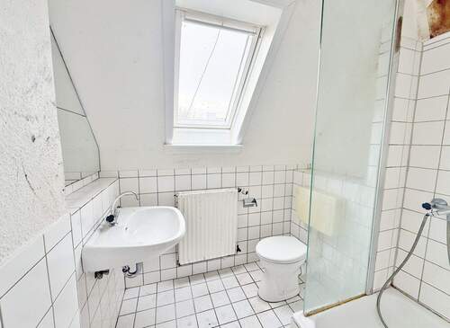 Obergeschoss / Tageslicht-Duschbad - 