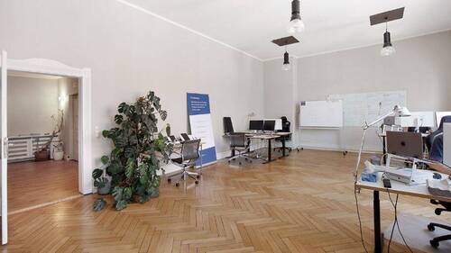 Workstation - Stilvolles Altbau-Loft in München-Schwabing: 4-6 Plätze, ruhiger Büroraum