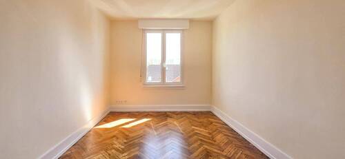 Zimmer zur Staßenseite - 4 Zimmer Etagenwohnung zur Miete in Frankfurt am Main