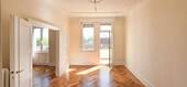 Zimmer zur Straßenseite mit Balkon - 4 Zimmer Etagenwohnung in Frankfurt am Main