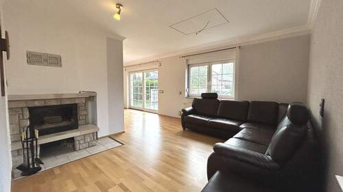 Wohnzimmer mit Kamin - 