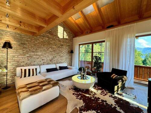 Alpen-Immo_Chalet_Schliersee_Wohnzimmer_Abendlicht - 