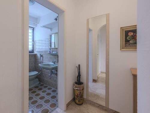 Blick zum Gäste WC 1. OG - 