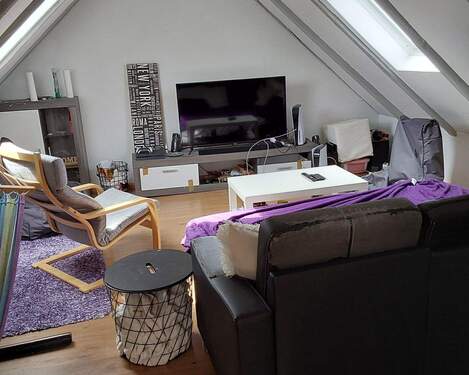 Dachgeschosszimmer - 5 Zimmerwohnung - Wohnung ggf. auch als WG bis 4 Personen