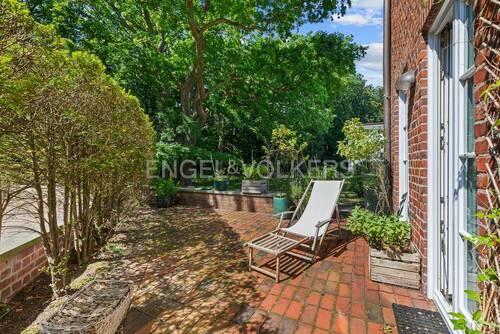 eigene, eingewachsene Terrasse - 