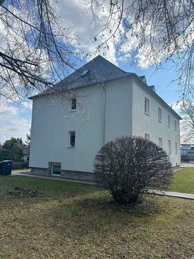 Fassade - 2 Zimmer Etagenwohnung zur Miete in Netzschkau