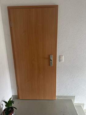 Wohnungseingangstür - Etagenwohnung mit 54,40 m&sup2; in Netzschkau zur Miete
