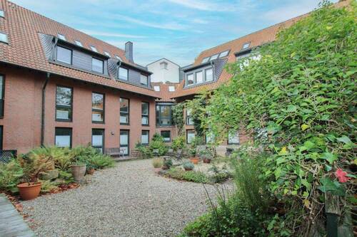 Harmonischer Innenhof mit gepflegter Gartenanlage und stilvollem Ambiente - Exklusiver Business Campus mit Einfamilienhaus in bester Lage von Krefeld-Bockum