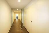 Eleganter Flur mit klarer Linienführung - Büro in Krefeld zum Kaufen