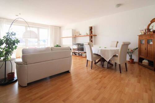 Wohnzimmer - 3 Zimmer Etagenwohnung zum Kaufen in Schönebeck