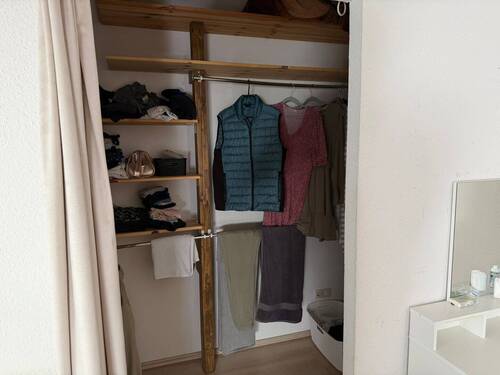 Begehbarer Kleiderschrank vom Schlafzimmer erreichbar - 3 Zimmer Etagenwohnung in Harsewinkel