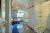 Vollbad mit Dusche und Wanne - 
