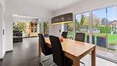 Esszimmer mit Terrasse - Ankommen und Bleiben: modernes Familienhaus, 7 Zimmer, 2 Bäder, Garten, Garage, Stellplätze