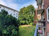 Blick vom Balkon - 2 Zimmer Etagenwohnung zum Kaufen in Hamburg