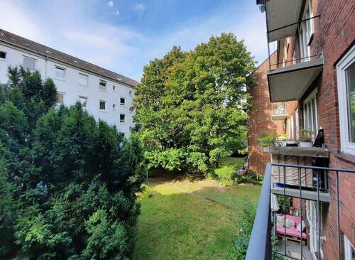 Blick vom Balkon - 2 Zimmer Etagenwohnung zum Kaufen in Hamburg