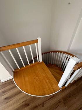 Treppe Studio zum OG.jpg - 