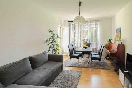 Wohnzimmer - Sicher vermietet: Gepflegte 3-Zimmer-Wohnung mit Balkon in Hochdahl