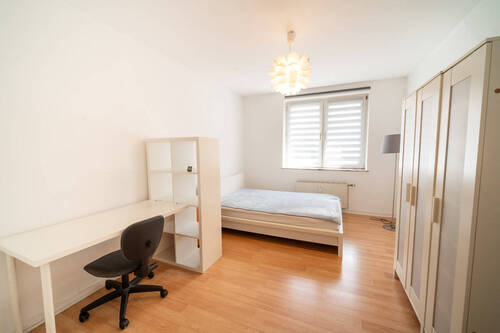 Schlafzimmer 1 - 3 Zimmer Etagenwohnung zum Kaufen in Aachen