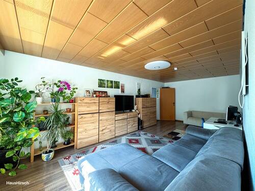 Wohnzimmer - Lichtdurchflutete 4-Zimmer-Wohnung mit großem Balkon & Tiefgaragenstellplatz in Augsburg-Lechhausen