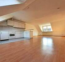 Sonnige, bezugsfreie 2-Zimmer-Dachgeschosswohnung in Stadtnähe - Hamburg Borgfelde