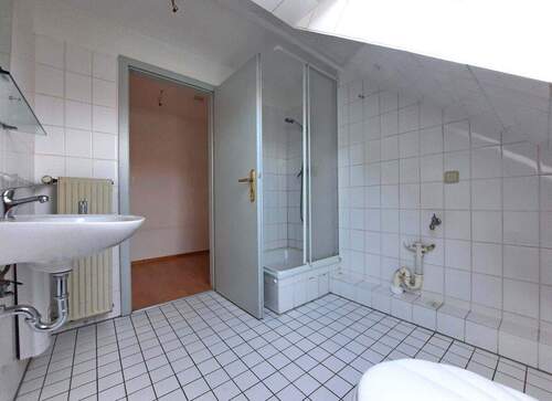 Duschbad mit Fenster - Etagenwohnung mit 55,80 m&sup2; in Hamburg zum Kaufen