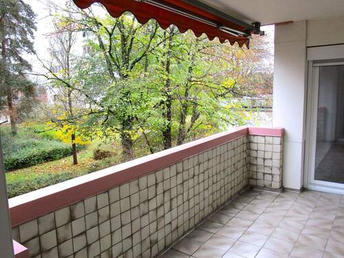 Balkon mit Aussicht ins Grüne - Großzügige 4-Zi. Wohnung mit Balkon in Nürnberg - Langwasser Wohnung kaufen