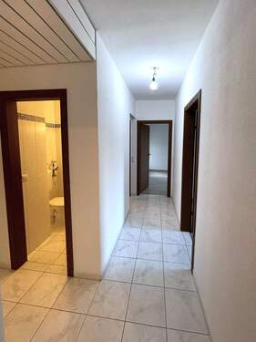 Flur - 4 Zimmer Etagenwohnung zum Kaufen in Nürnberg