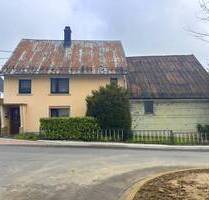 Zentral Wohnen und trotzdem sein eigenes Gartenparadies haben? Uriges Bauernhaus mit Scheune in Rennerod