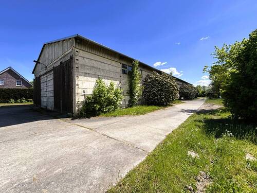 Ansicht rechts Straße - Halle in Vipperow zum Kaufen