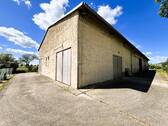 Ansicht linke Seite mit 2 Toren - 