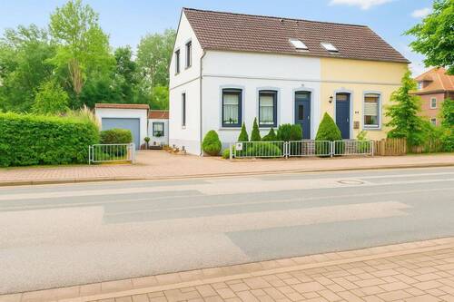 Front - Vermietete Doppelhaushälfte in Brake