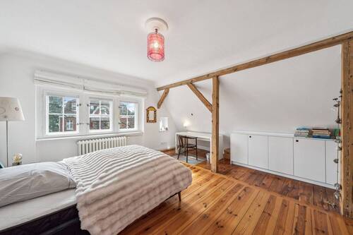 Zimmer im Dachgeschoss - 