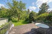 Terrasse mit Blick in den Garten - 