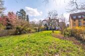 Garten mit Blick auf das Haus - 